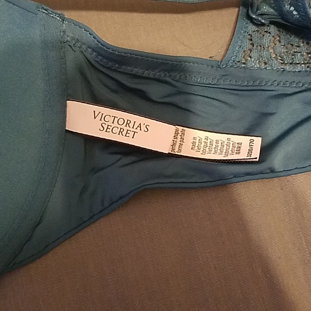 Victoria Secret Bra - Picture 2 of 6